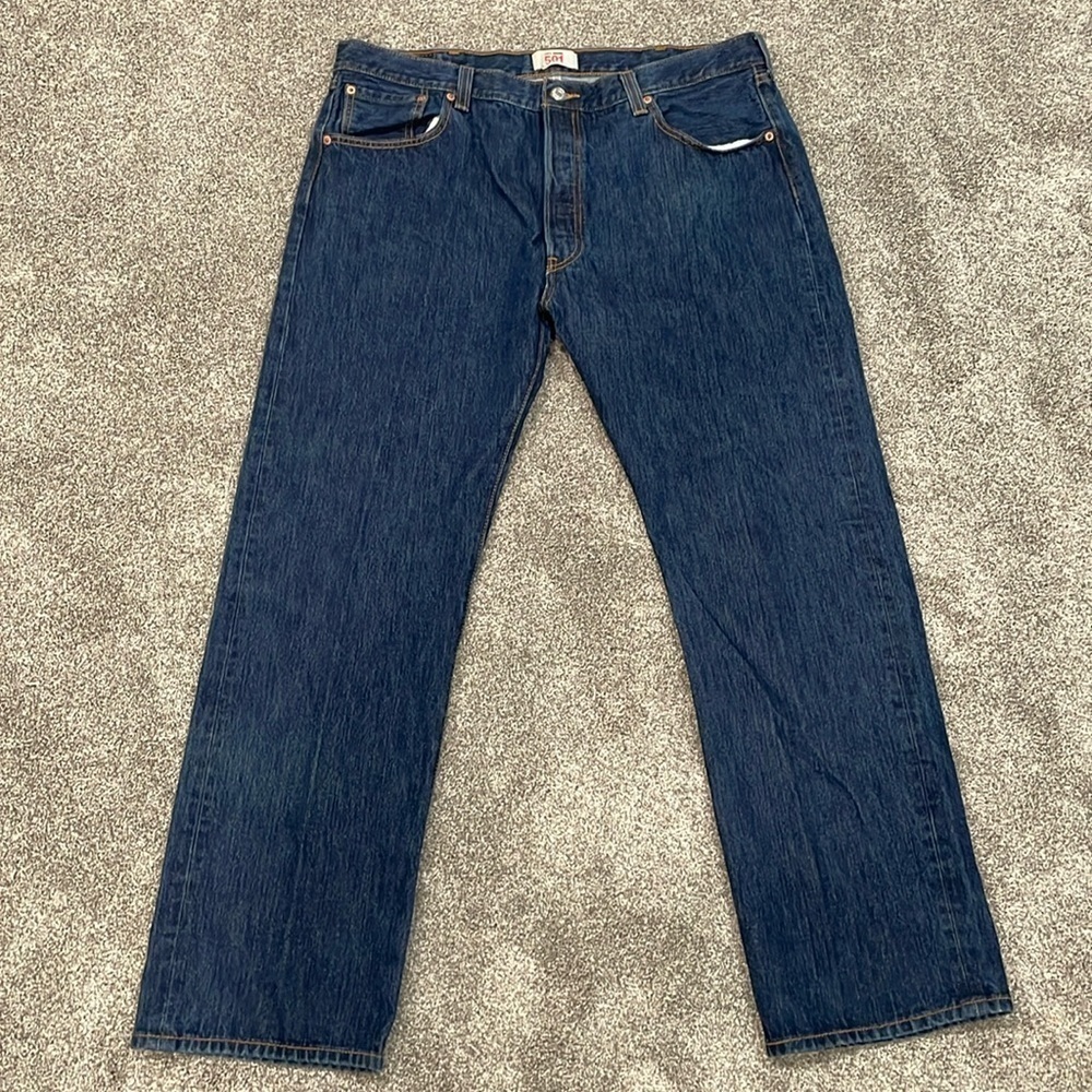 EC Men's Levi's 501 Button Fly Dark Wash Jeans - Size 40